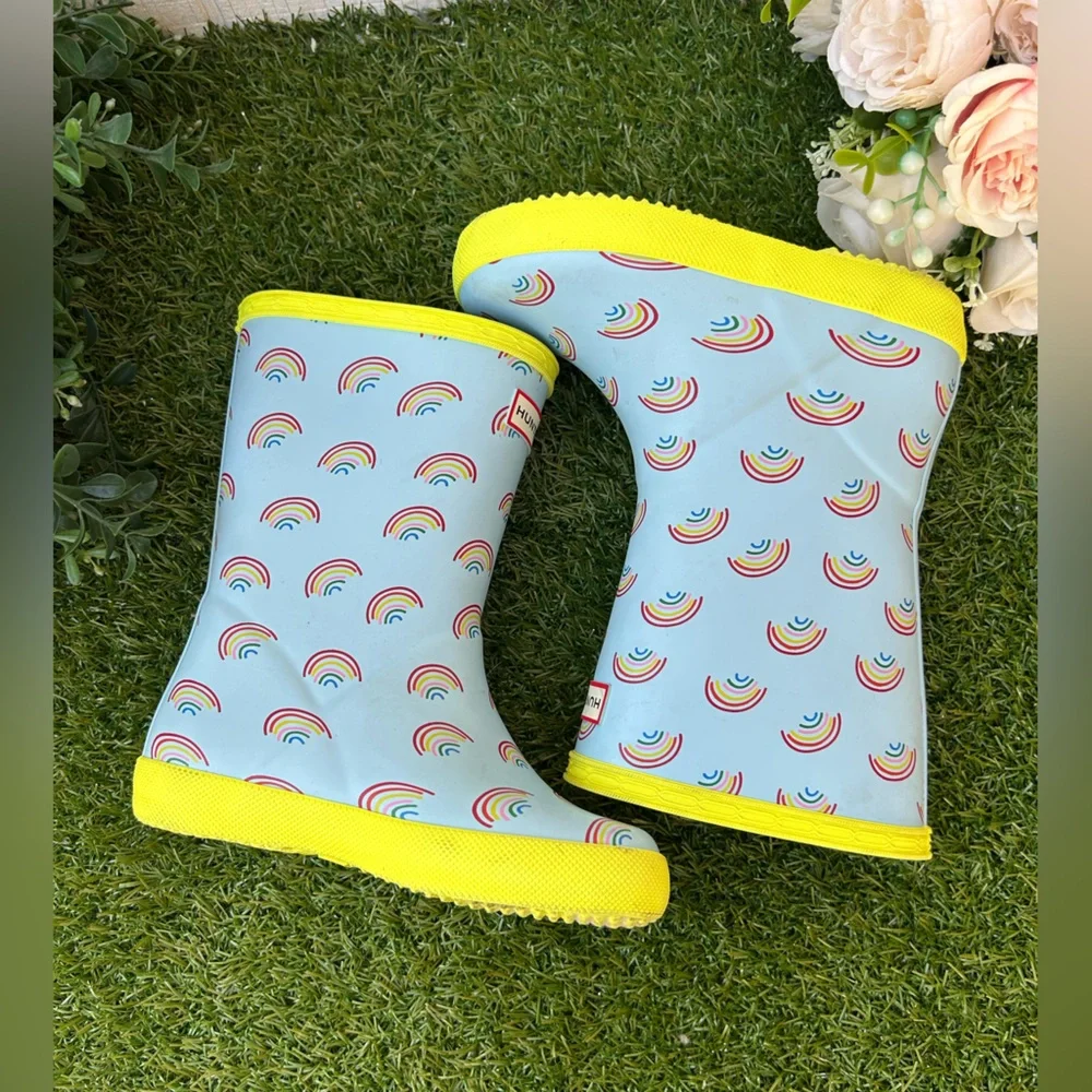 Hunter Bleached Blue & Zesty Yellow Kids Rain Boots with Rainbow Print Sz US 11